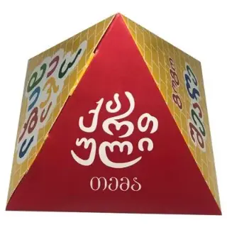 პირამიდა სათამაშო გოგოს